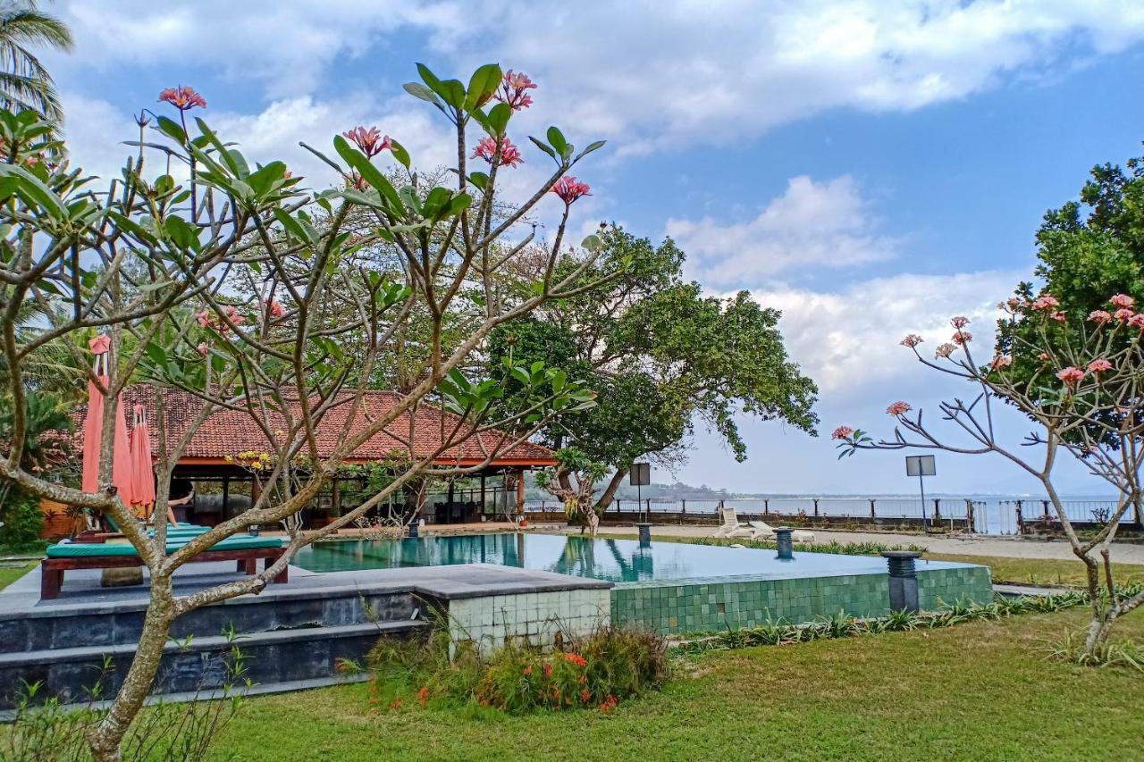 Oyo 1508 Mascot Beach Hotel Mangsit Exterior foto